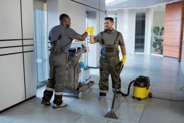 What Do Commercial Cleaning Services Offer? Here's What You Need to Know